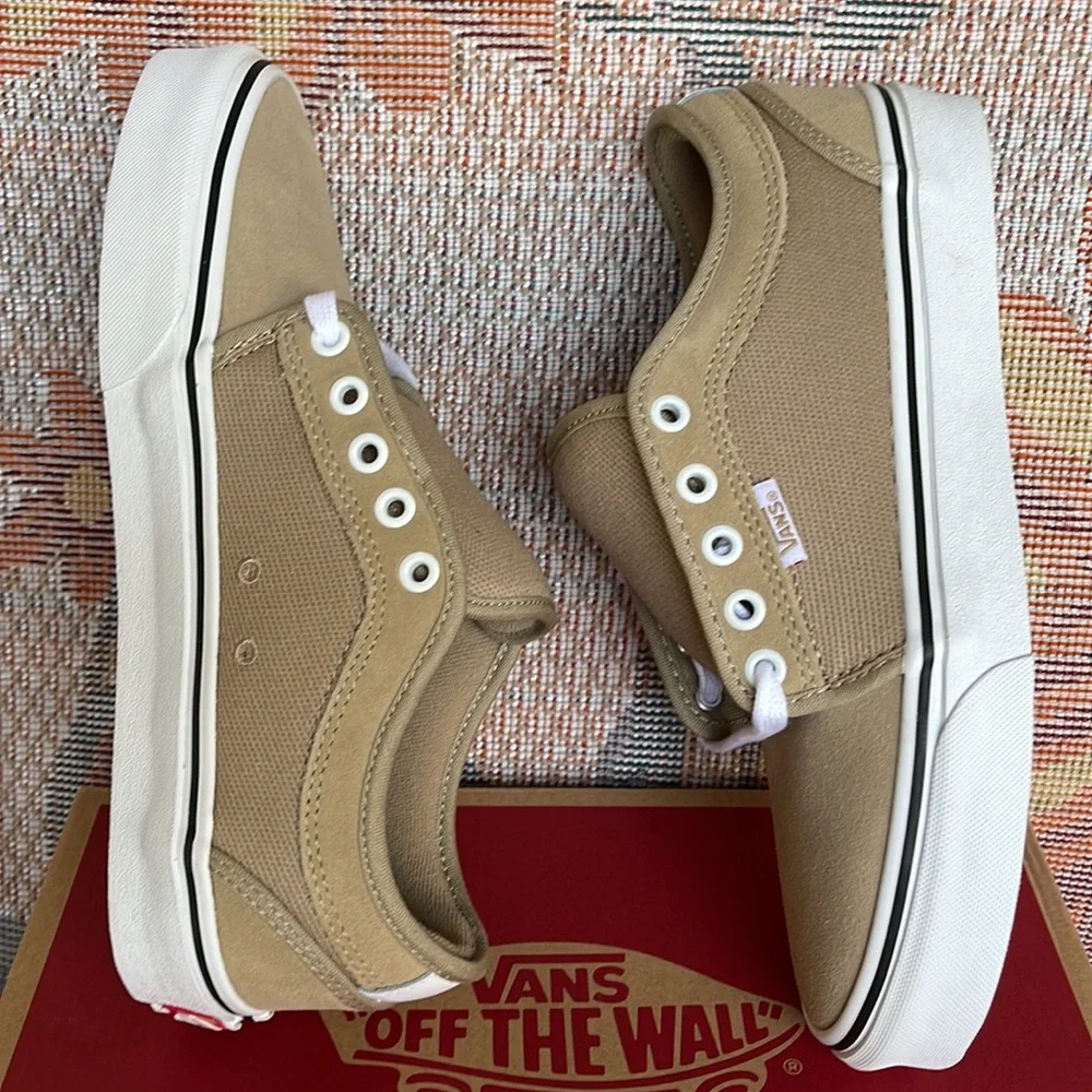 Vans WMNS Chukka Low
Incense/White
VN0A5HEX3BW
Sneakers - Picture 12 of 16